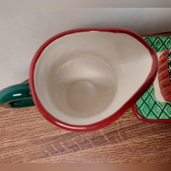 Giftcraft Pioneer-style Holiday Cream Pitcher and Butter Dish - Picture 4 of 11